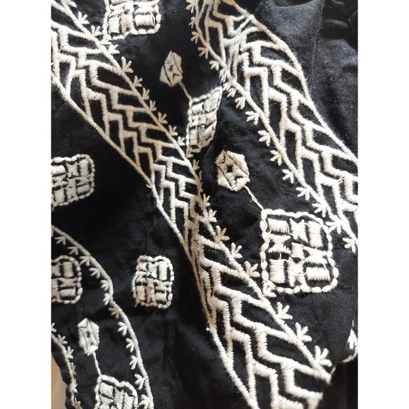OLD Navy Black Tunic Style Blouse Embroidered Cap Sleeve, Size XL - Picture 5 of 8